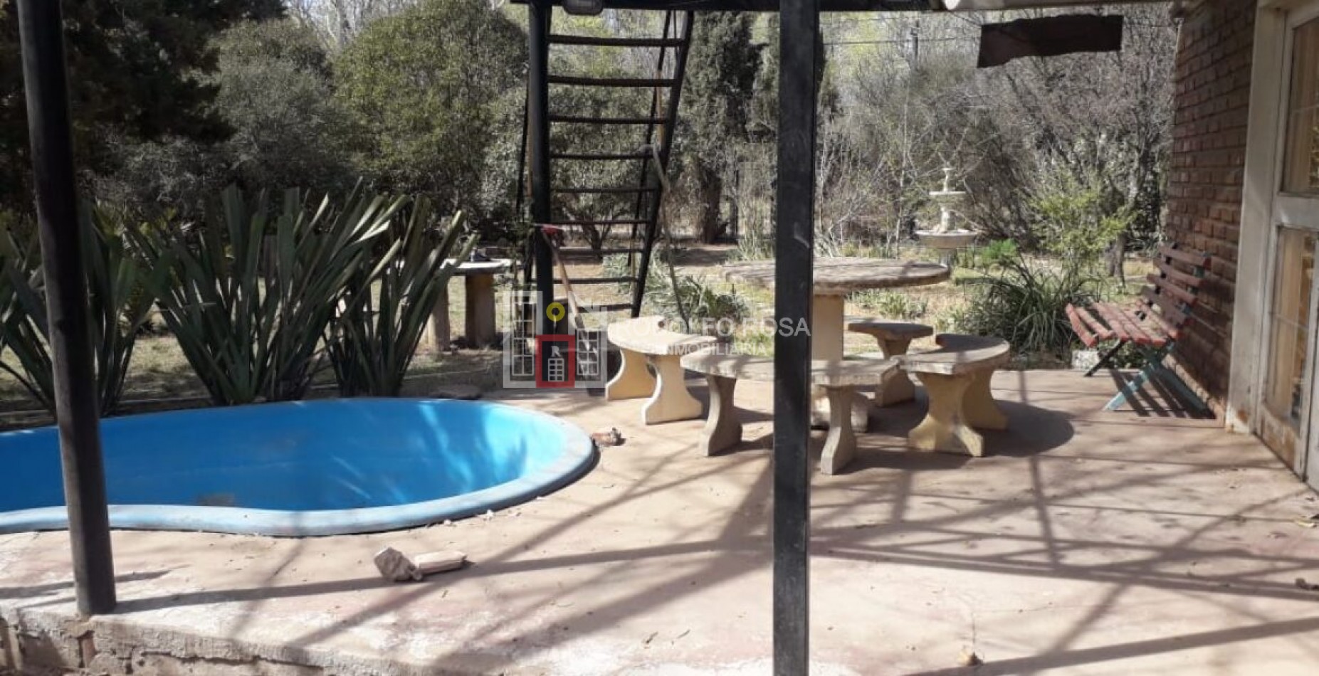 Casaquinta a la venta con 1670 m2 de terreno en esquina de Cayupan y Azurduy, Santa Rosa,, La Pampa