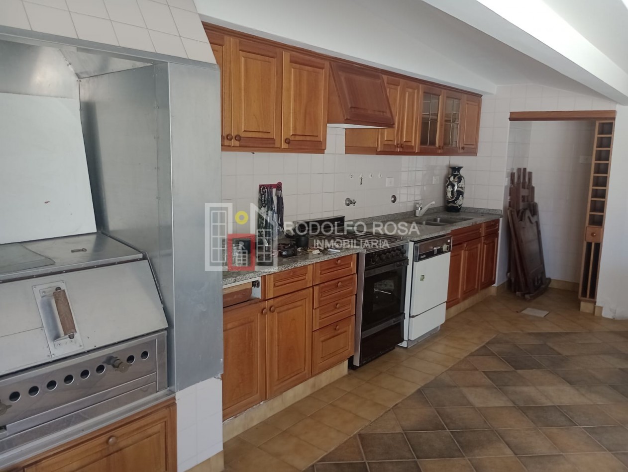 IMPONENTE INMUEBLE UBICADO EN VILLA ELVINA, SANTA ROSA, LA PAMPA