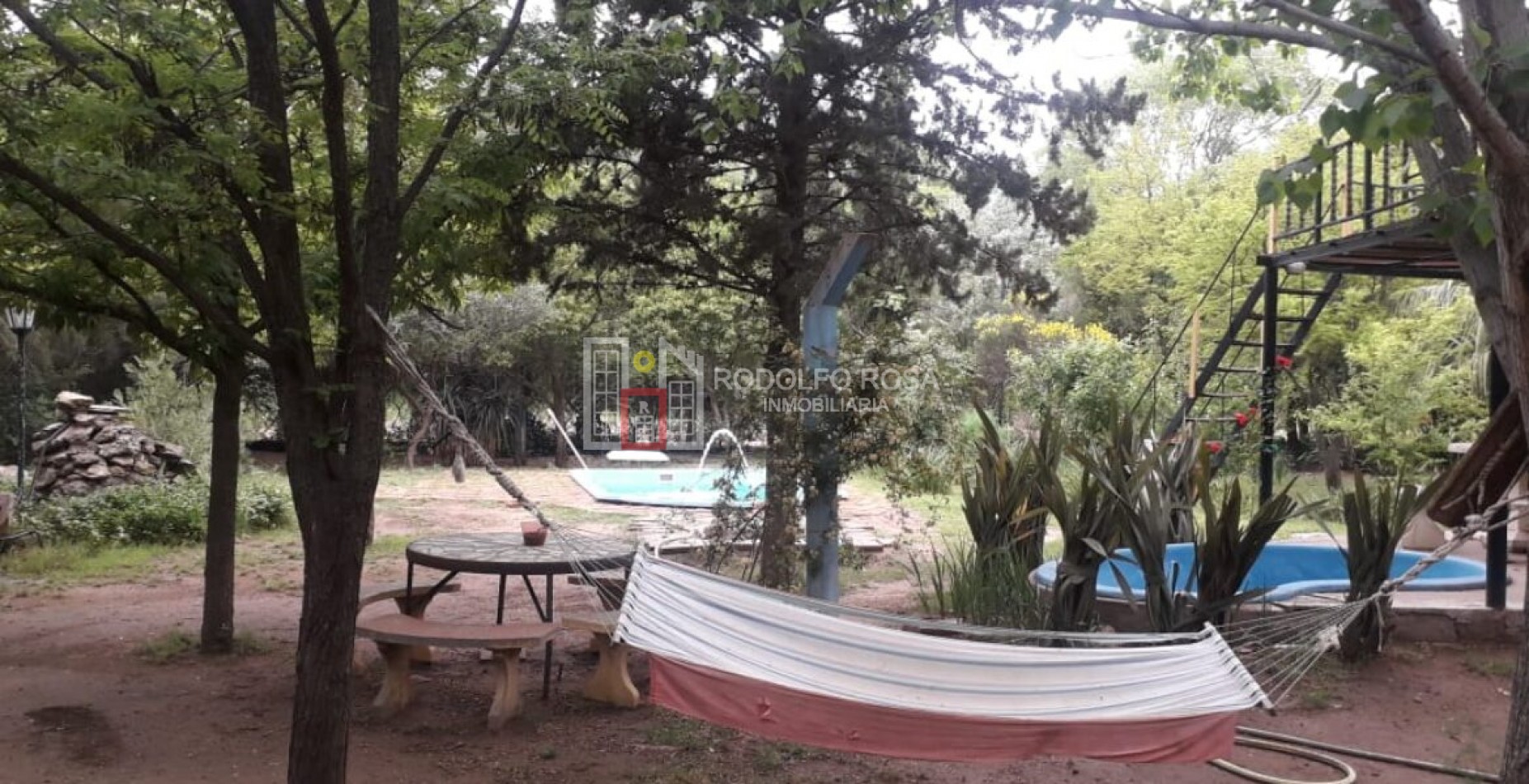 Casaquinta a la venta con 1670 m2 de terreno en esquina de Cayupan y Azurduy, Santa Rosa,, La Pampa