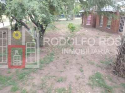 Casaquinta a la venta con 1670 m2 de terreno en esquina de Cayupan y Azurduy, Santa Rosa,, La Pampa