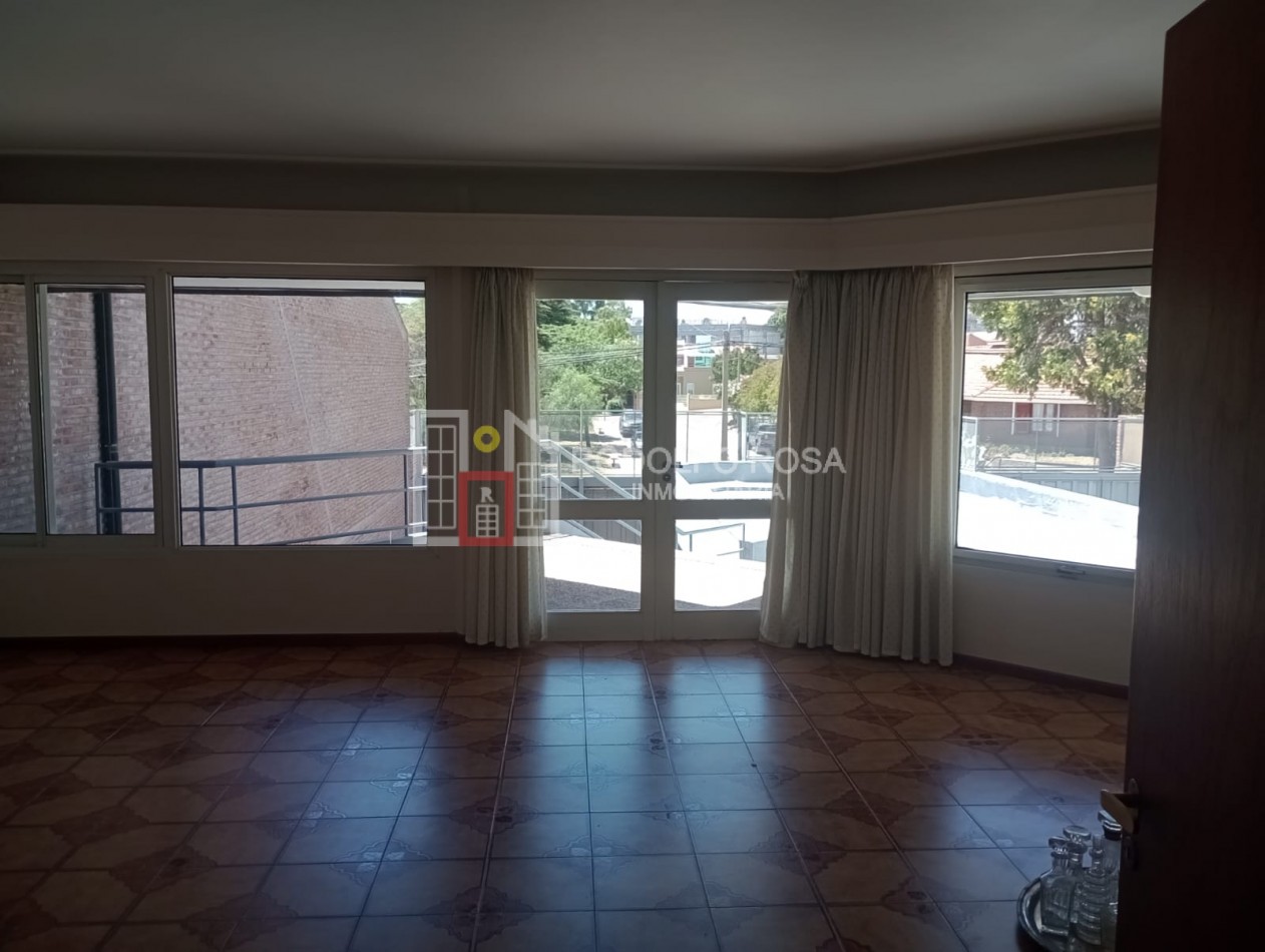 IMPONENTE INMUEBLE UBICADO EN VILLA ELVINA, SANTA ROSA, LA PAMPA