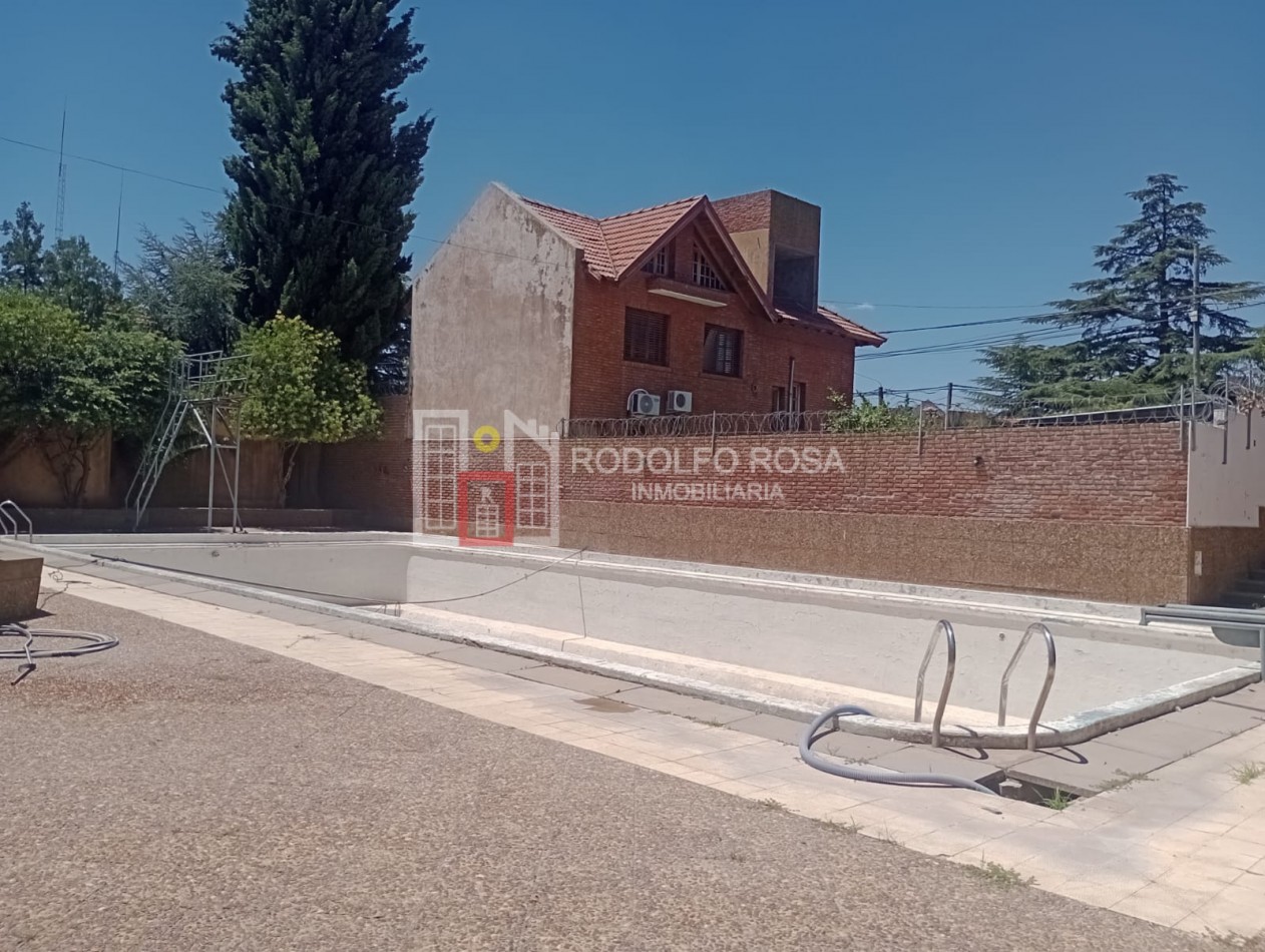 IMPONENTE INMUEBLE UBICADO EN VILLA ELVINA, SANTA ROSA, LA PAMPA