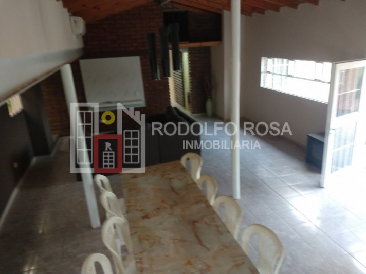 Casaquinta a la venta con 1670 m2 de terreno en esquina de Cayupan y Azurduy, Santa Rosa,, La Pampa