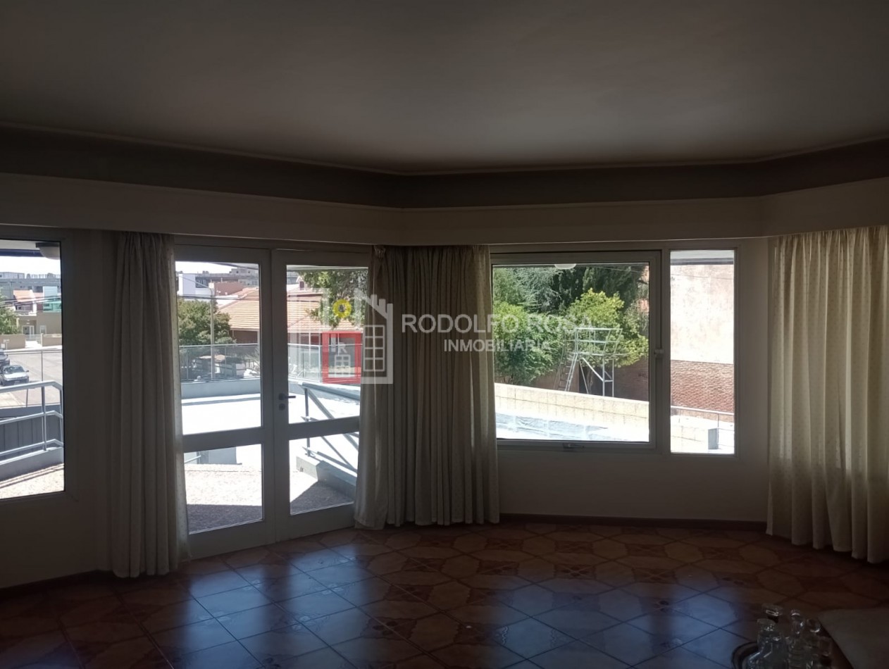 IMPONENTE INMUEBLE UBICADO EN VILLA ELVINA, SANTA ROSA, LA PAMPA