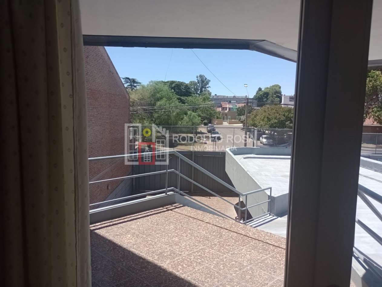 IMPONENTE INMUEBLE UBICADO EN VILLA ELVINA, SANTA ROSA, LA PAMPA