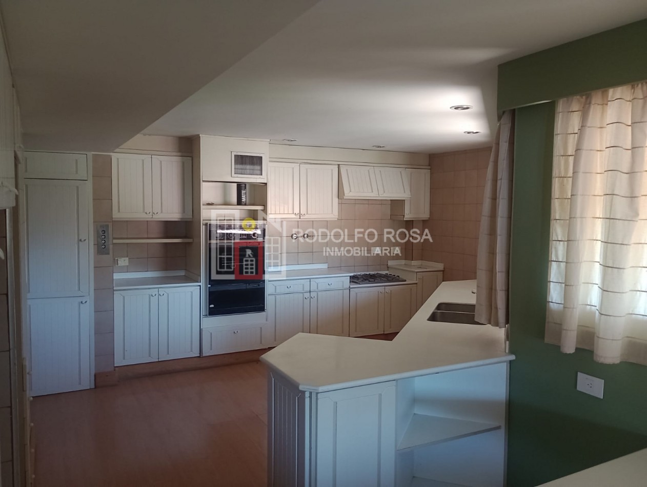 IMPONENTE INMUEBLE UBICADO EN VILLA ELVINA, SANTA ROSA, LA PAMPA