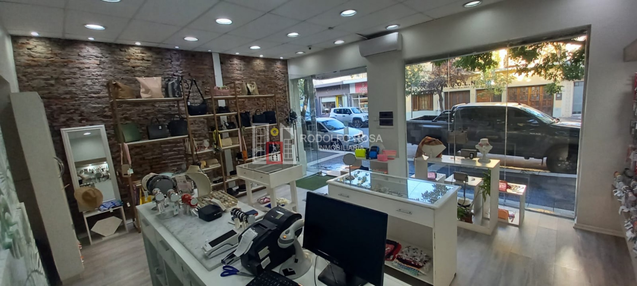 Excepcional opcion multi renta!!! , salones comerciales centricos y departamento de un dormitorio