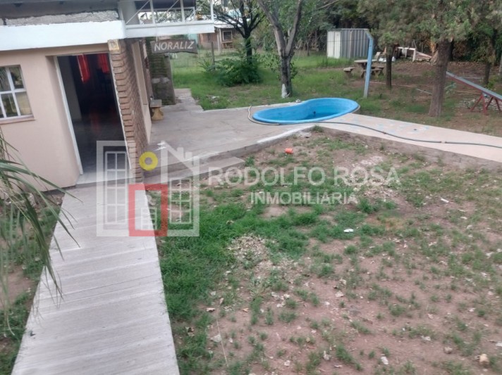Casaquinta a la venta con 1670 m2 de terreno en esquina de Cayupan y Azurduy, Santa Rosa,, La Pampa
