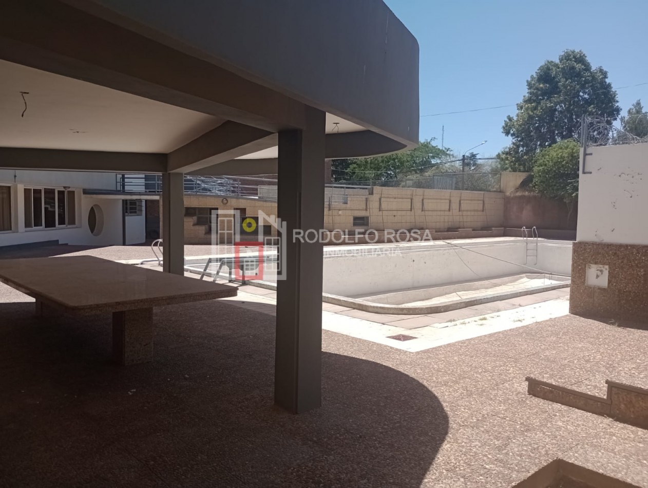 IMPONENTE INMUEBLE UBICADO EN VILLA ELVINA, SANTA ROSA, LA PAMPA