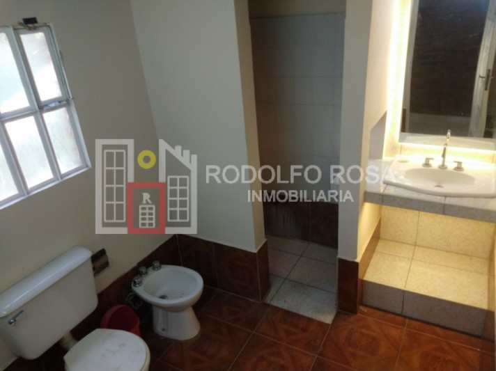 Casaquinta a la venta con 1670 m2 de terreno en esquina de Cayupan y Azurduy, Santa Rosa,, La Pampa