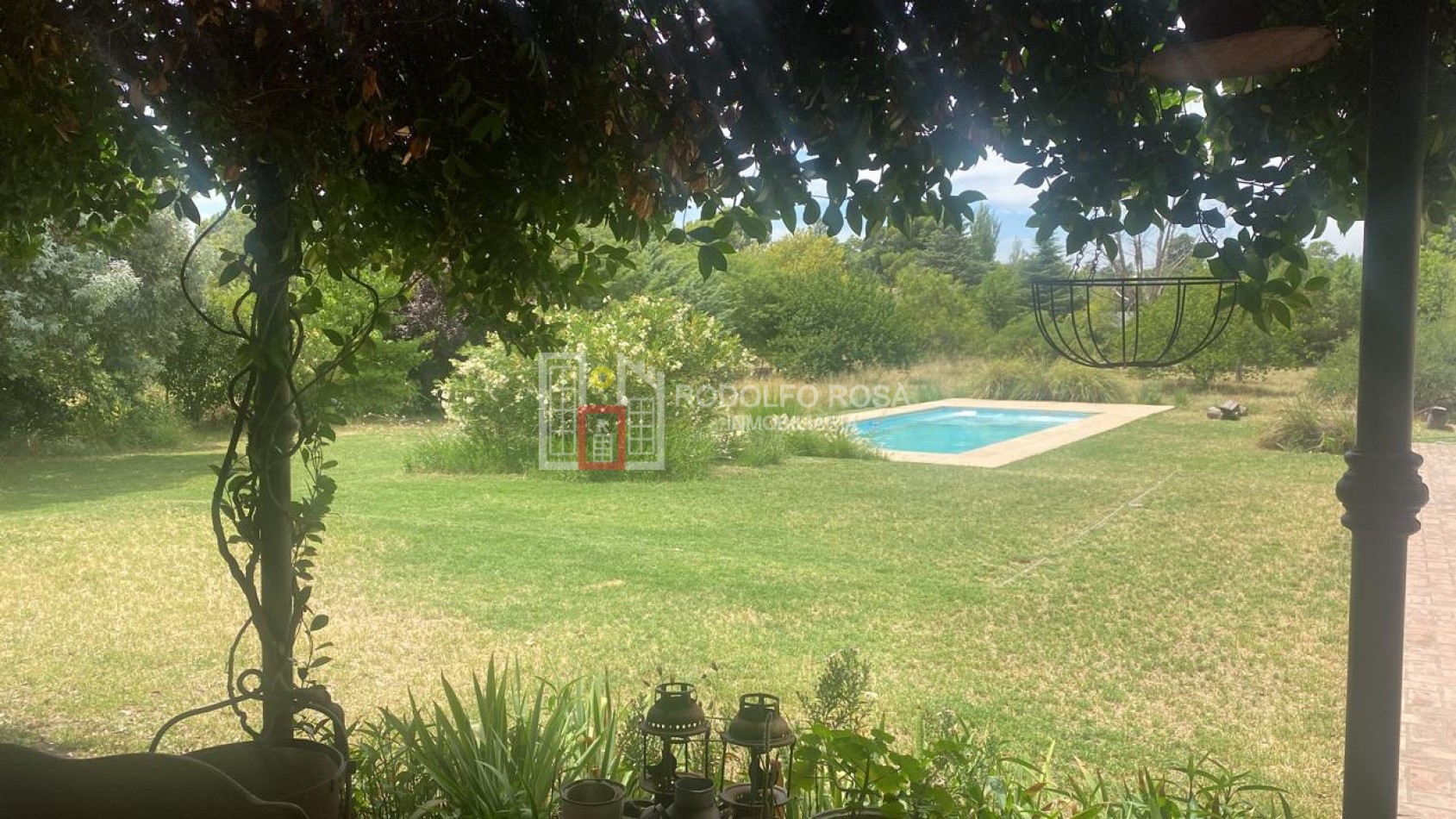 Hermosa casaquinta con excelentes detalles de terminacion, ubicada en calle Lebenson, de Santa Rosa, La Pampa