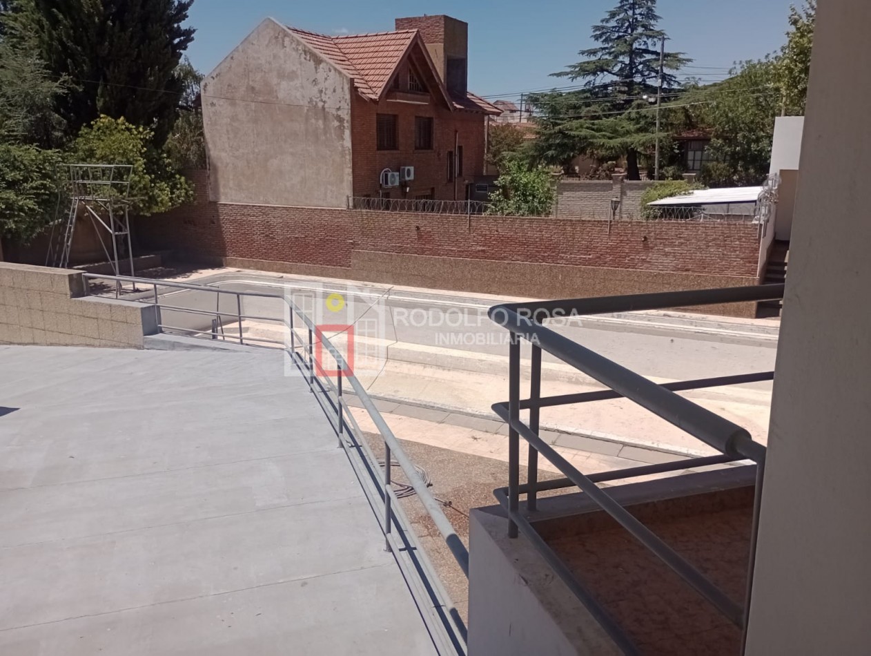 IMPONENTE INMUEBLE UBICADO EN VILLA ELVINA, SANTA ROSA, LA PAMPA