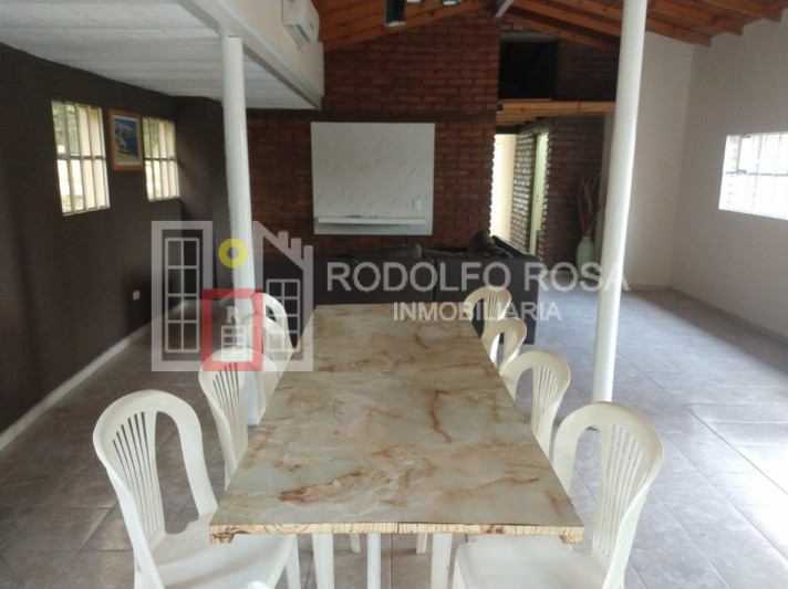 Casaquinta a la venta con 1670 m2 de terreno en esquina de Cayupan y Azurduy, Santa Rosa,, La Pampa