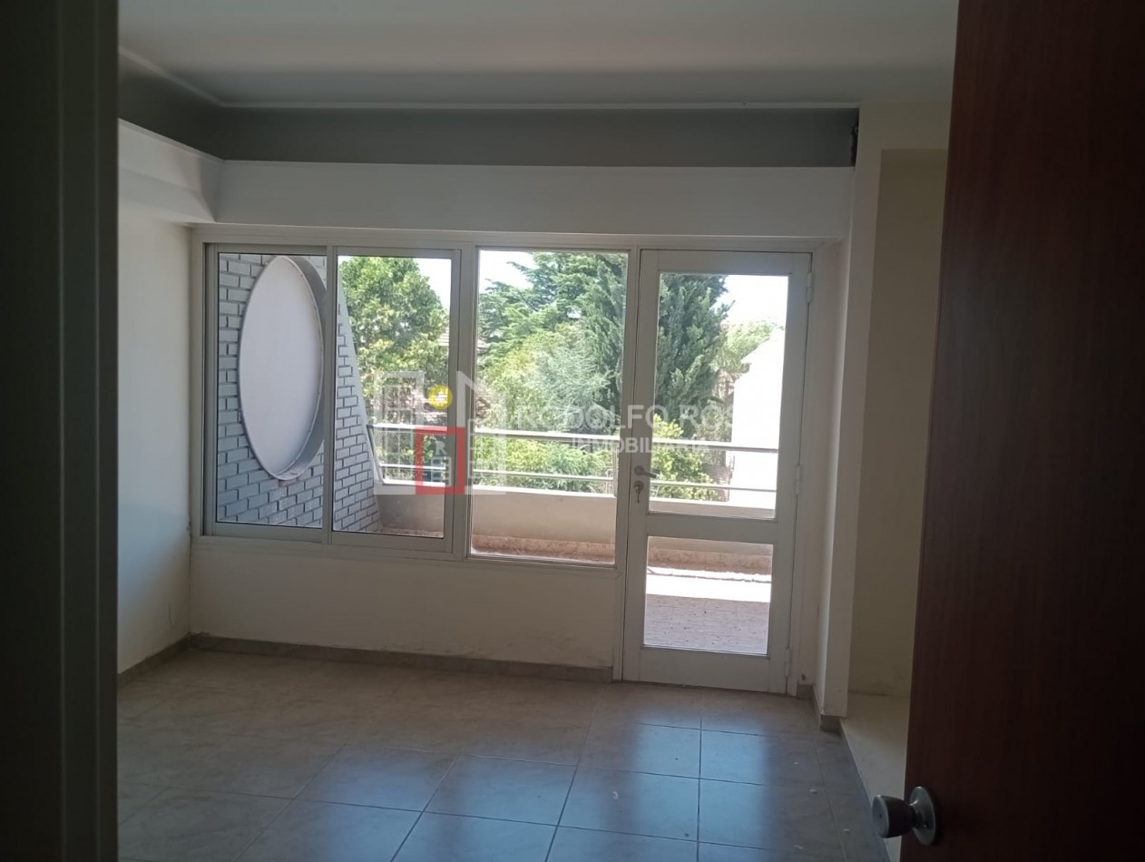 IMPONENTE INMUEBLE UBICADO EN VILLA ELVINA, SANTA ROSA, LA PAMPA