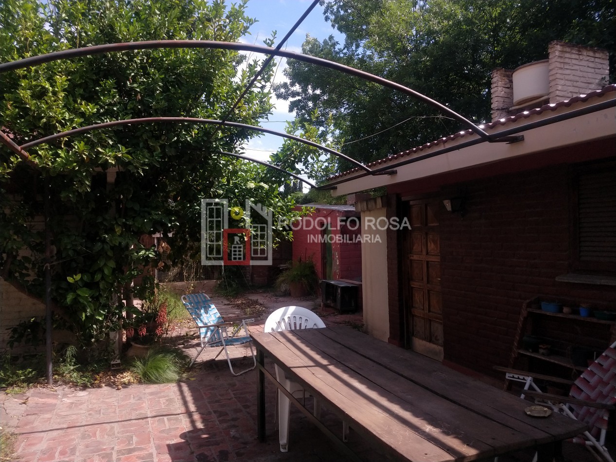 Casaquinta en interseccion de calles Monseñor Serafini y Padre Farinatti, Santa Rosa, La Pampa