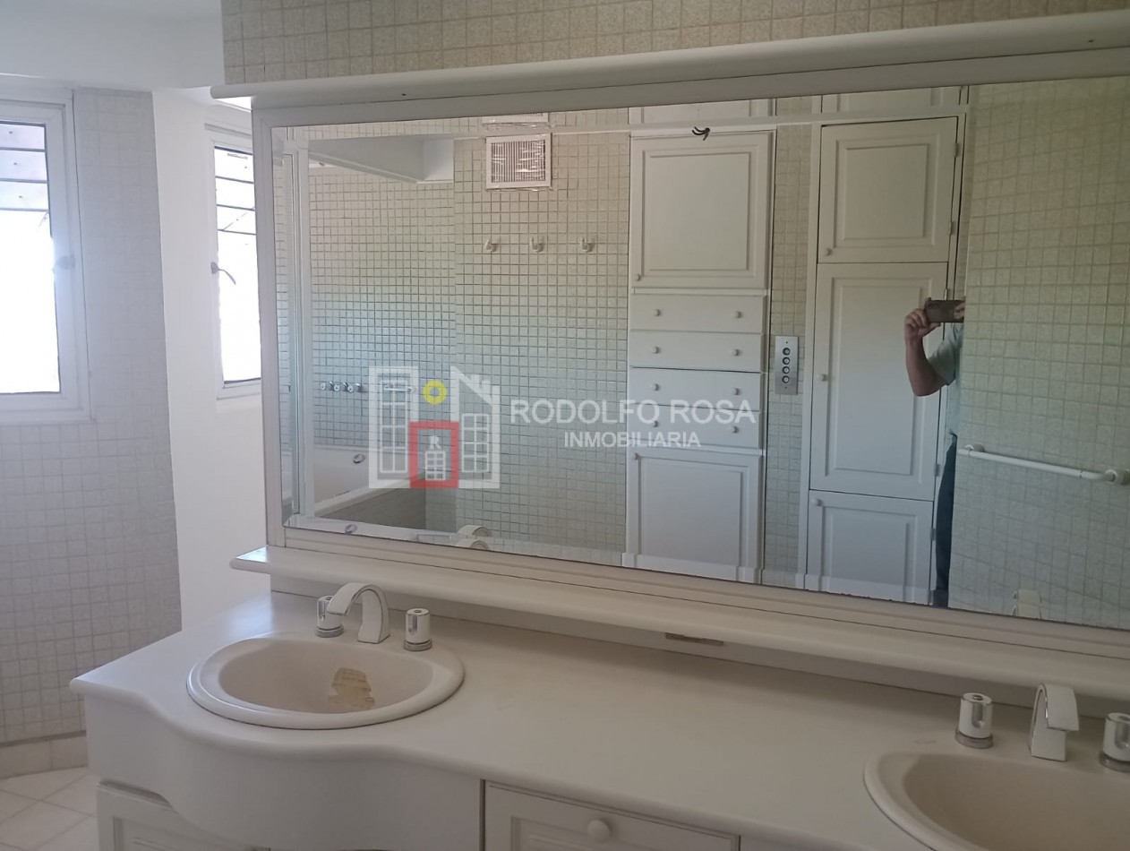 IMPONENTE INMUEBLE UBICADO EN VILLA ELVINA, SANTA ROSA, LA PAMPA
