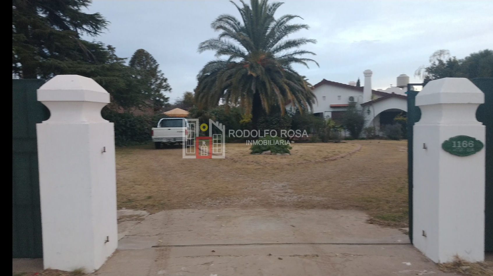 Imponente casasquinta ubicada en un lugar privilegiado de la ciudad de Santa Rosa, La Pampa