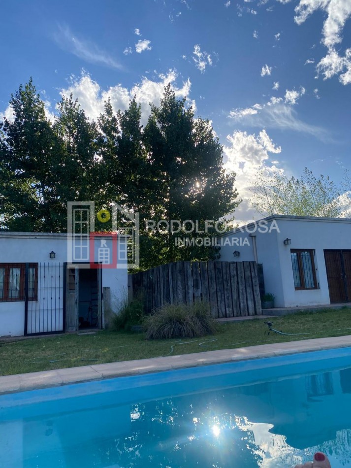 Hermosa casaquinta con excelentes detalles de terminacion, ubicada en calle Lebenson, de Santa Rosa, La Pampa