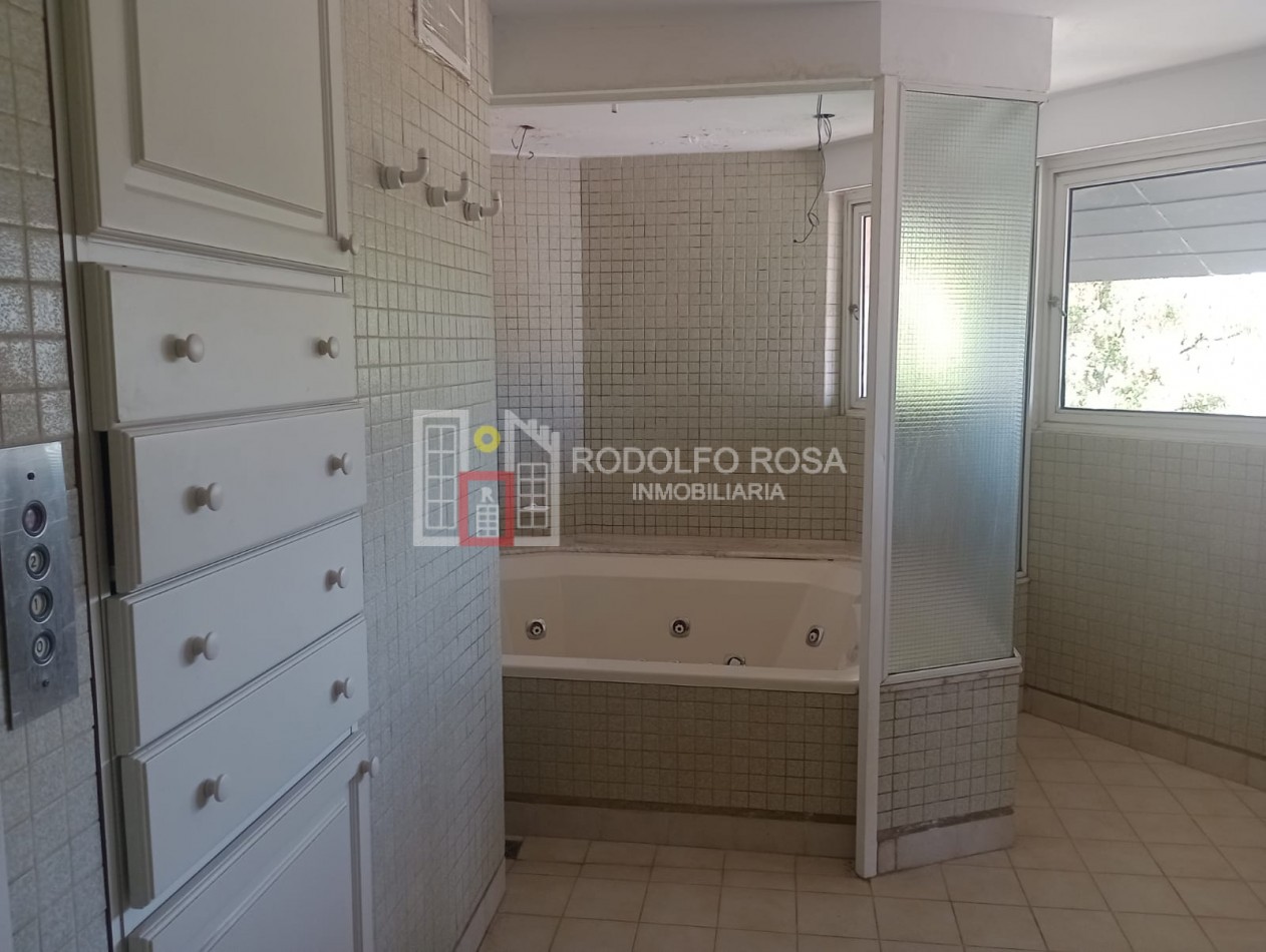IMPONENTE INMUEBLE UBICADO EN VILLA ELVINA, SANTA ROSA, LA PAMPA