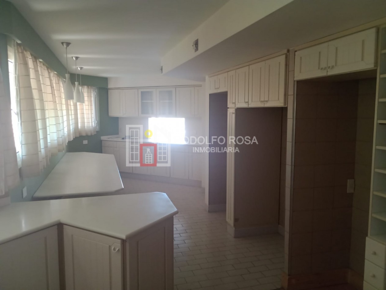 IMPONENTE INMUEBLE UBICADO EN VILLA ELVINA, SANTA ROSA, LA PAMPA