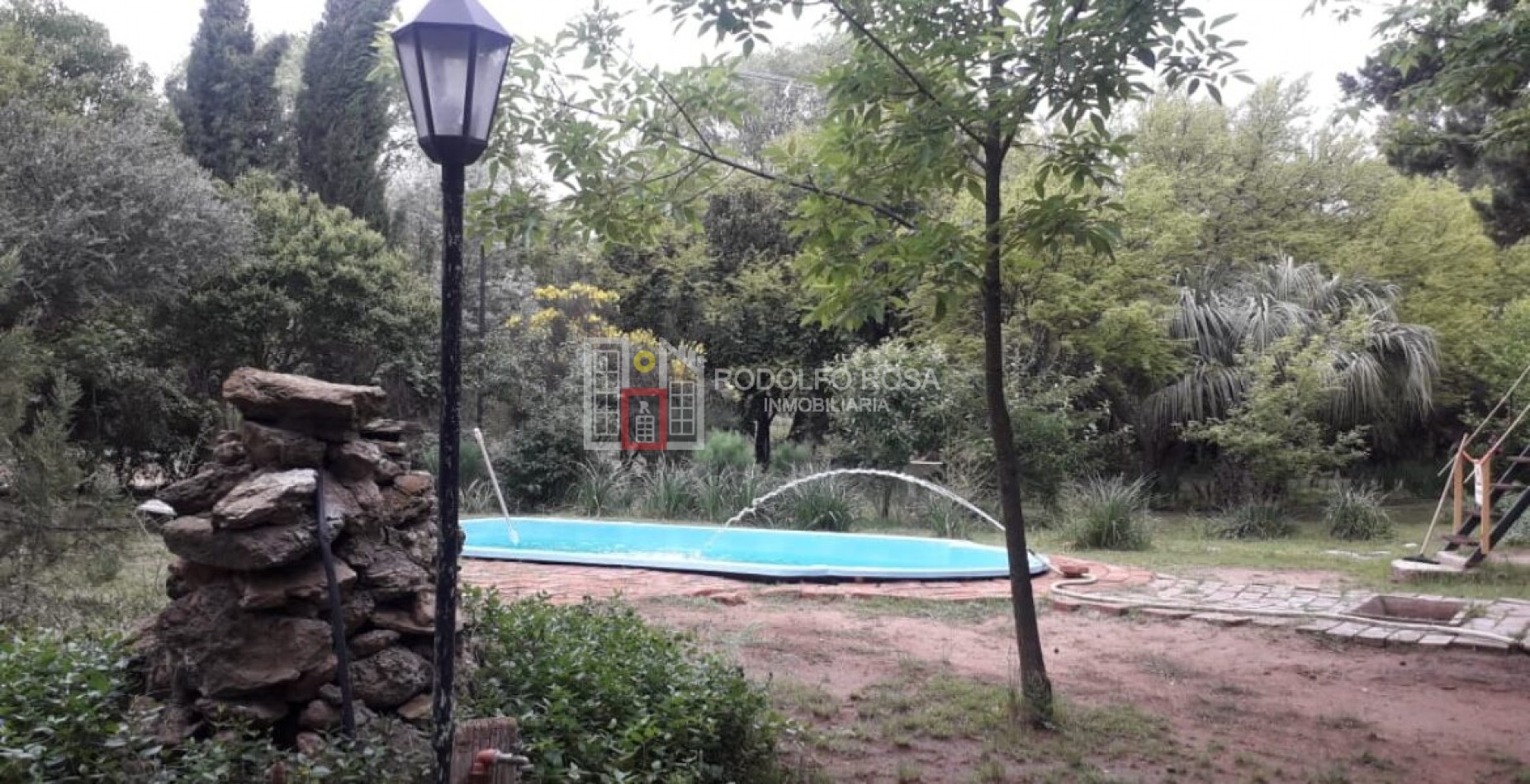 Casaquinta a la venta con 1670 m2 de terreno en esquina de Cayupan y Azurduy, Santa Rosa,, La Pampa